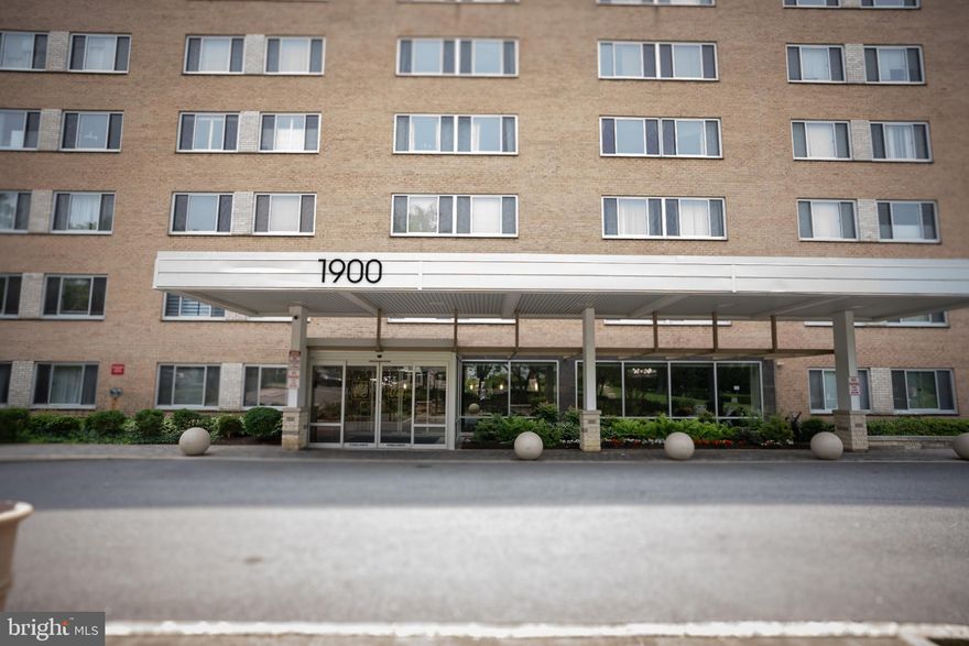 DO NOT MISS YOUR CHANCE TO CALL THIS CONDO HOME! EXPANSIVE AND WELL MAINTAIN ONE BEDROOM APARTMENT AT THE PARK SUTTON CONDOMINIUMS WITH ALL UTILITIES INCLUDED IN MONTHLY CONDO FEE. NESTLED IN THE VIBRANT HEART OF SILVER SPRING, NEAR METRO AND EASY COMMUTE TO I-495, BETHESDA, AND DC. THE UNIT HAS BEEN UPDATED. NEW DISHWASHER AND STOVE. PARK SUTTON CONDOMINIUMS HAS MULTIPLE AMENITIES TO OFFER: SWIMMING POOL, GRILL AREA, PARTY ROOM, ROOF TOP DECK, LAUNDRY ROOM, FULL SERVICE WITH FRONT DESK PERSONAL, AMPLE PARKING FOR RESIDENTS AND GUEST, AND IS PET FRIENDLY.