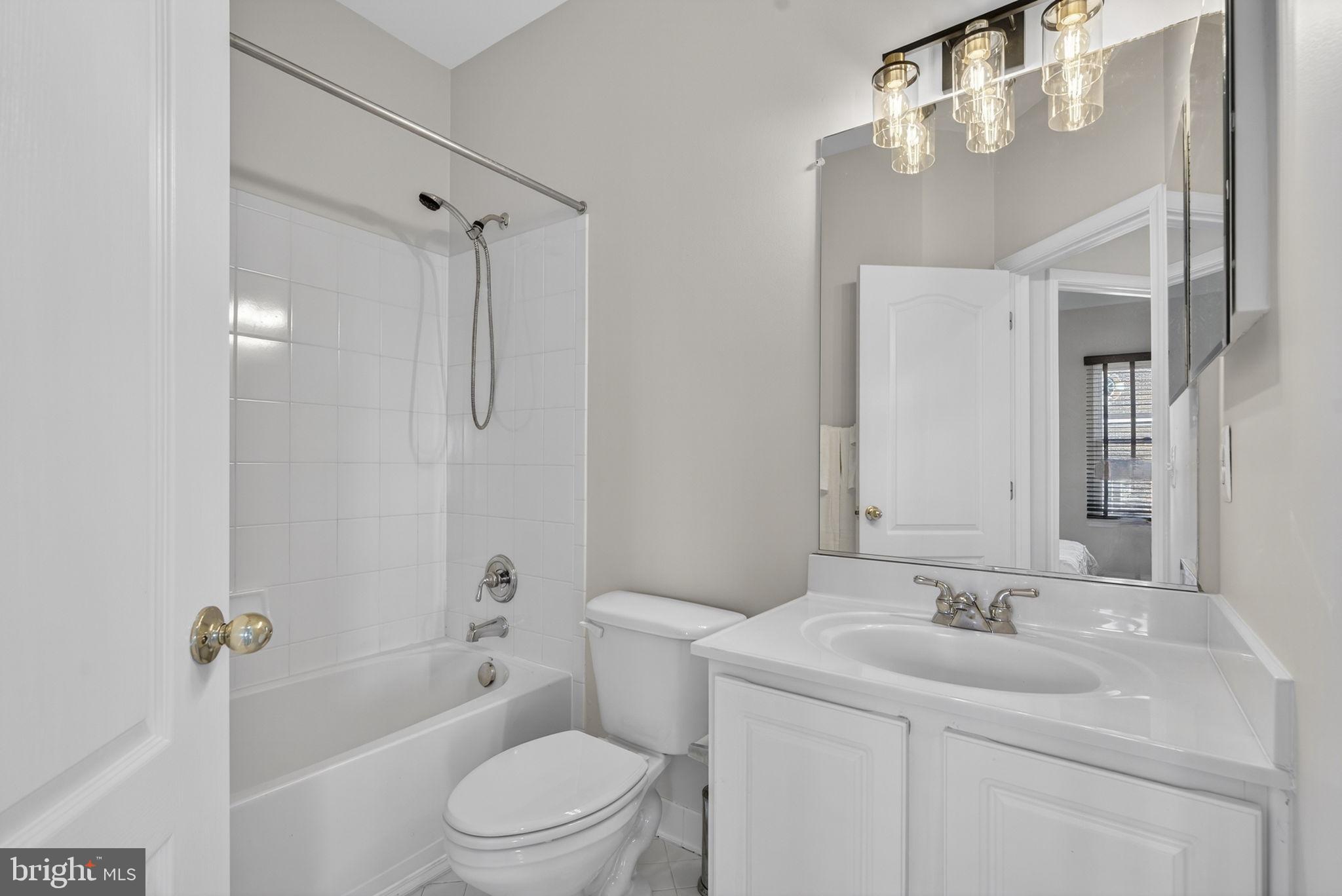 RIVER CREEK - Residential Lease