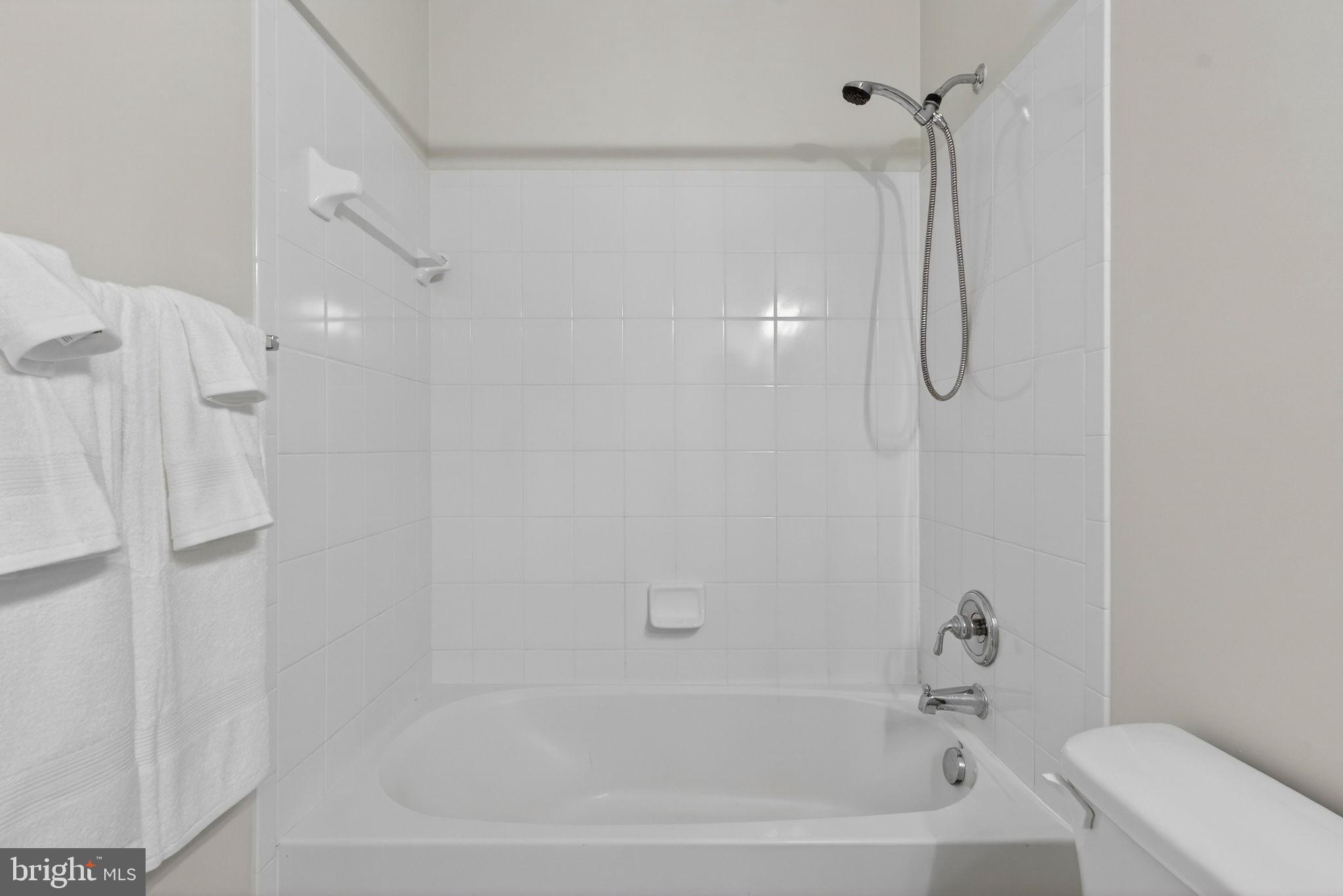 RIVER CREEK - Residential Lease