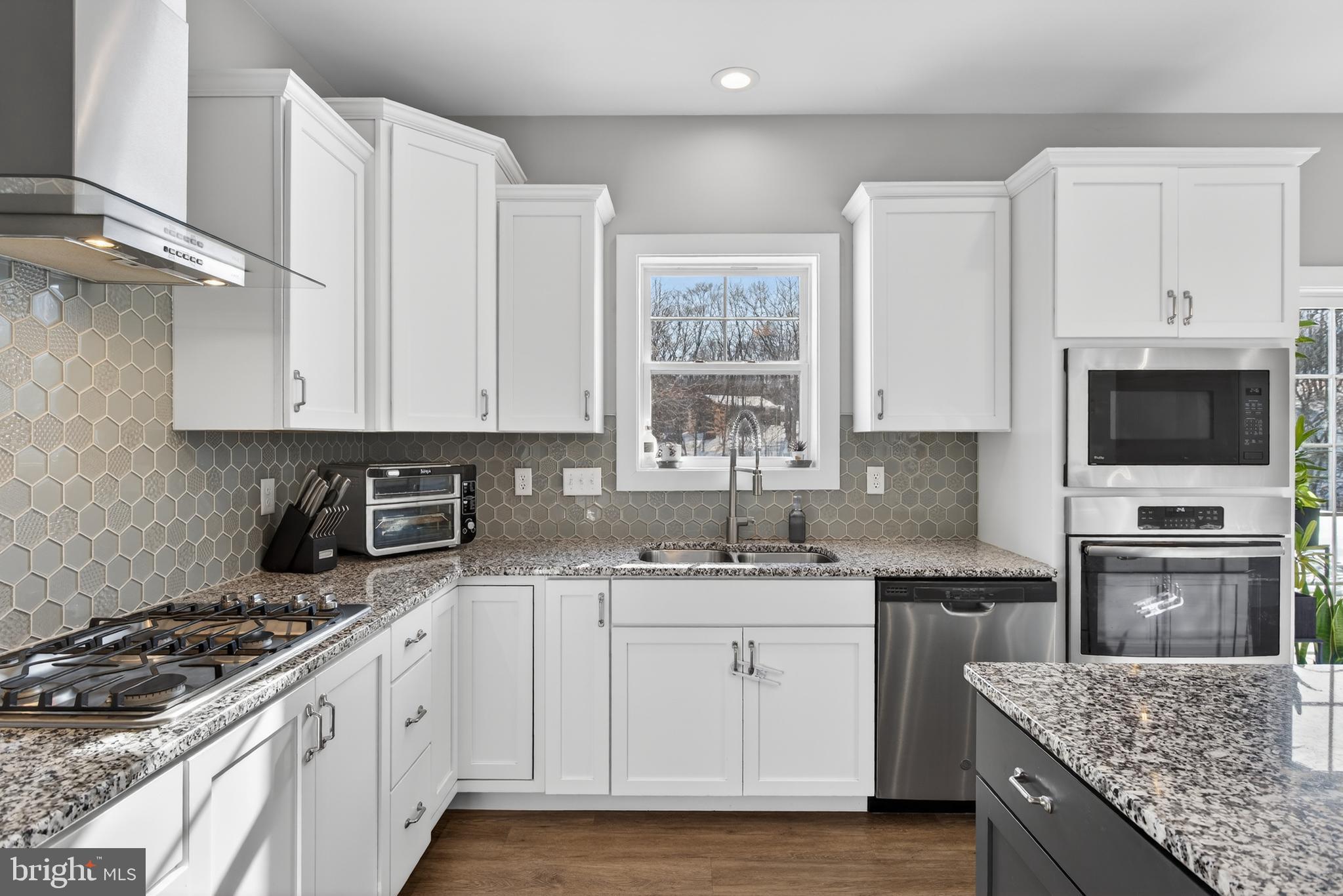 WILSHIRE ESTATES - Residential