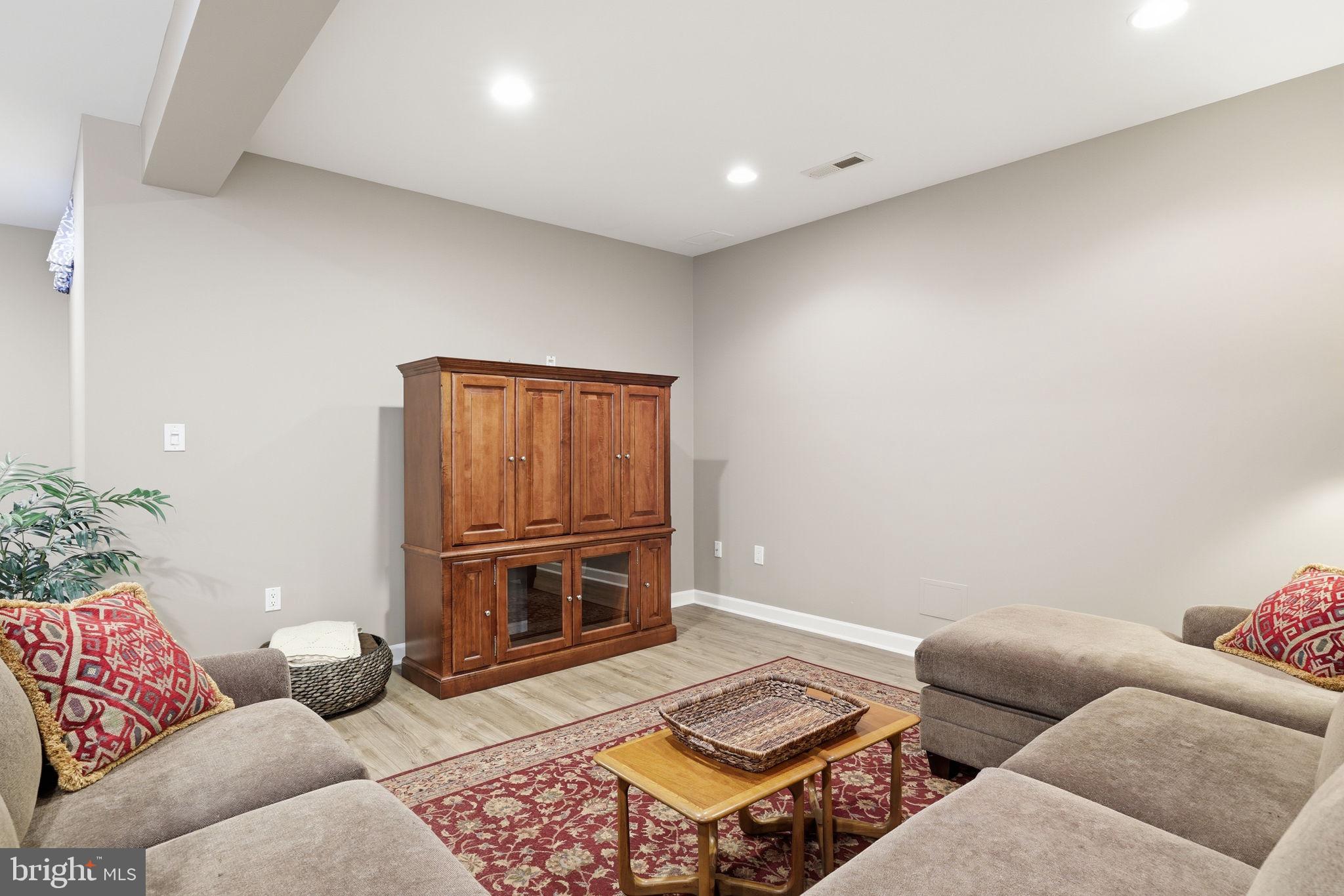 FOXHALL ESTATES - Residential