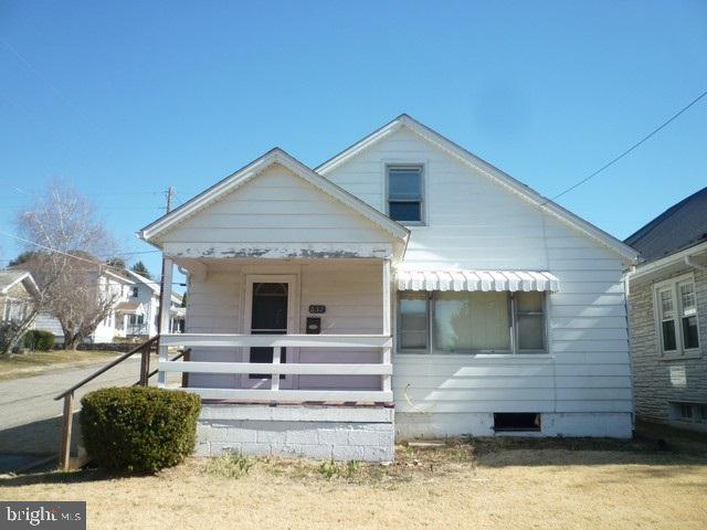Single family Cape Cod home on a corner lot offers over 1,500 sq ft of living space, 4 bedrooms, full bath, large eat-in kitchen, spacious living room. Unfinished basement for storage. Covered front porch for relaxing. Conveniently located between Harrisburg and Sunbury. Close to State Game Lands and the Lykens Valley Golf Course, Millersburg Ferry on the Susquehanna River.