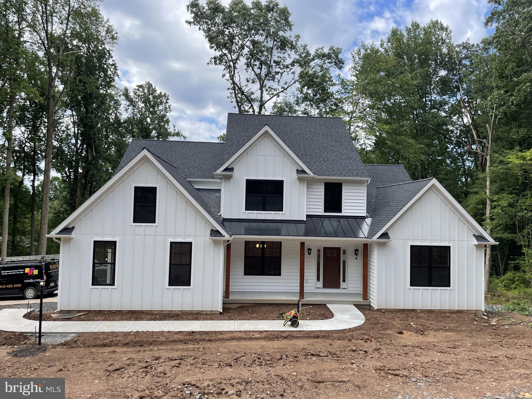Welcome to our Augusta on over 3 acres in a lovely wooded cul-de-sac. Our Clients can choose from many floorplans to suit their needs, the homes are to be built.
This floorplan has a first floor owners suite, walk in closets, open concept family room and kitchen with modern amenities. The foyer and family room are 2 story with a first floor home office space.
Kitchen hosts an island, granite tops, pantry, hardwoods, SS GE appliances, 42" cabinets in 9 colors, and a view of the family room and cozy fireplace.
We encourage customization and we build in law suites as well. Pictures show a similar home built and pictures many show upgrades.