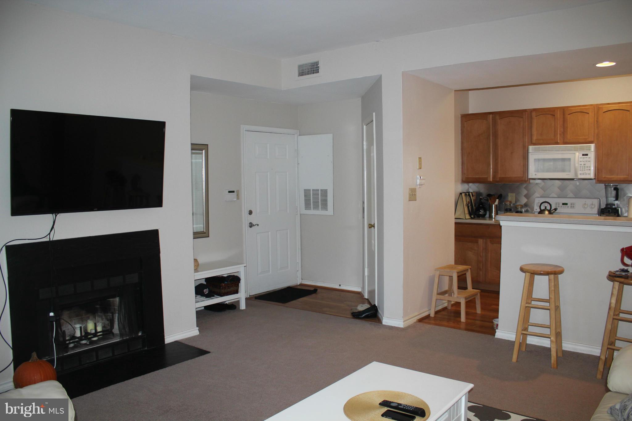 PENDERBROOK SQUARE CONDOMINIUMS - Residential Lease