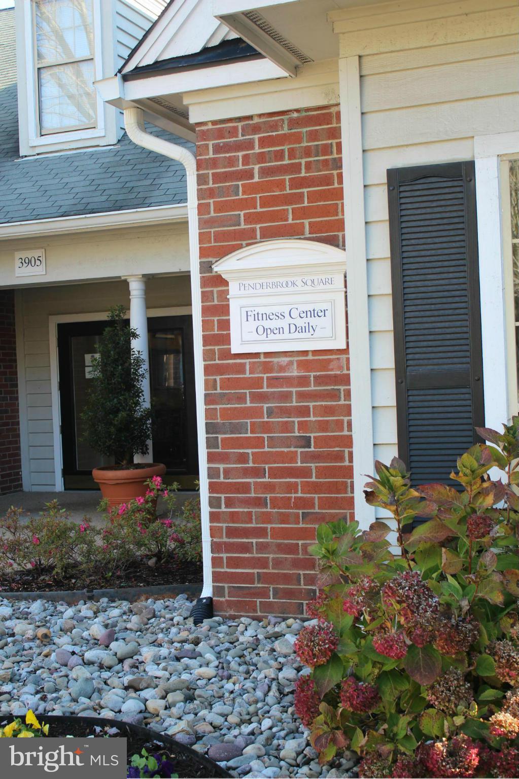 PENDERBROOK SQUARE CONDOMINIUMS - Residential Lease