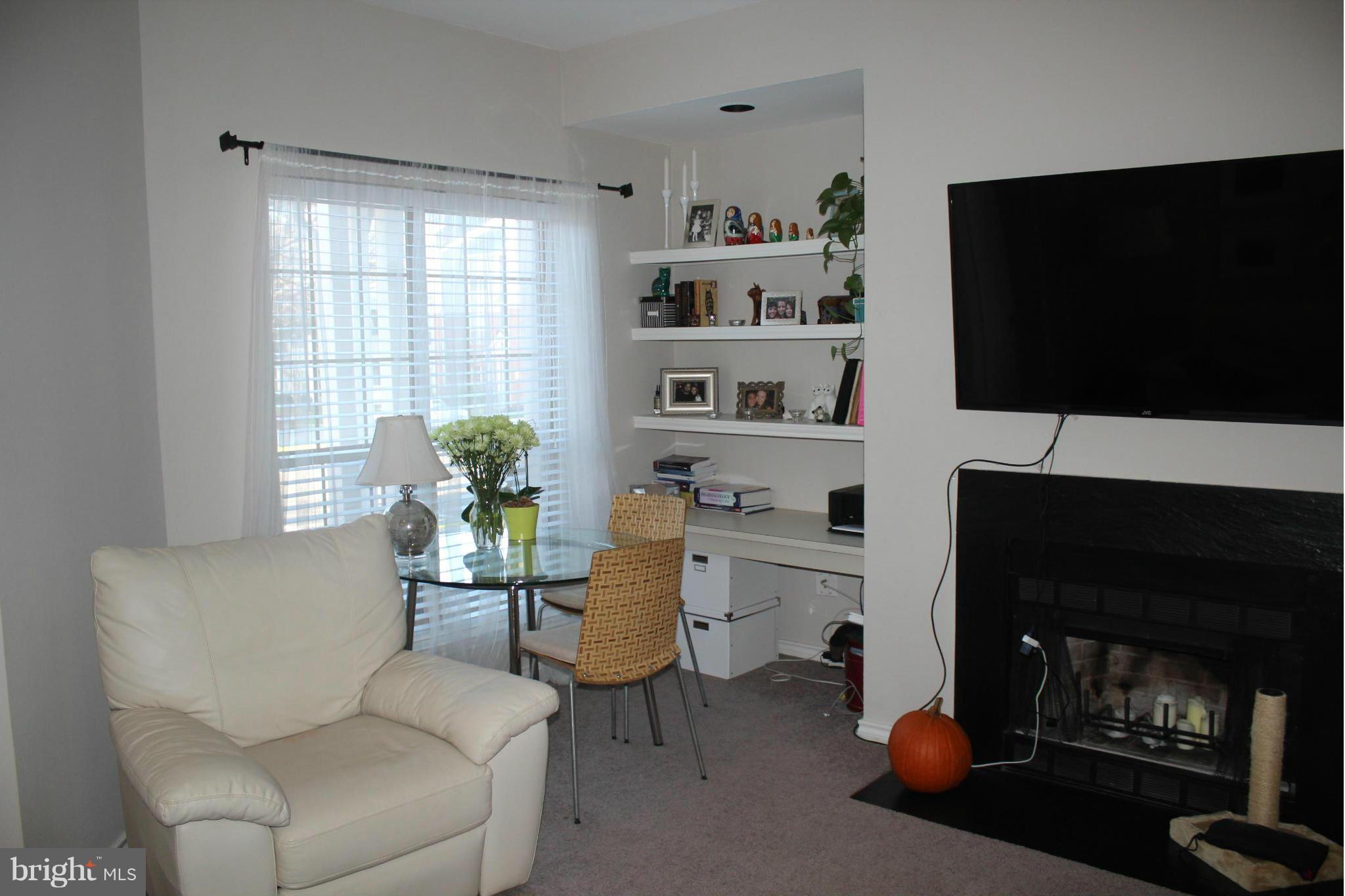 PENDERBROOK SQUARE CONDOMINIUMS - Residential Lease