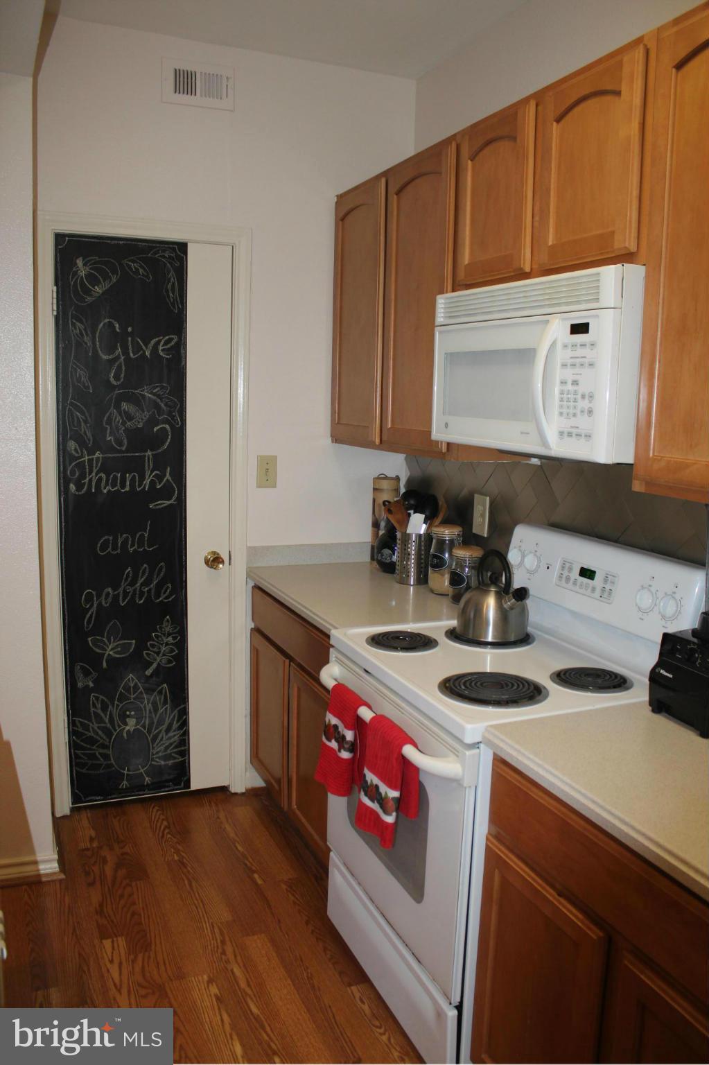 PENDERBROOK SQUARE CONDOMINIUMS - Residential Lease