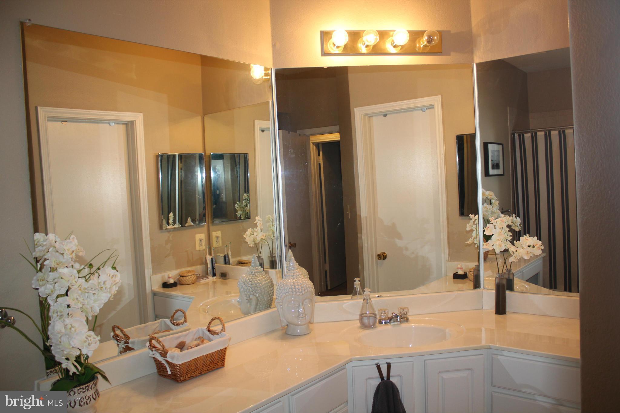 PENDERBROOK SQUARE CONDOMINIUMS - Residential Lease