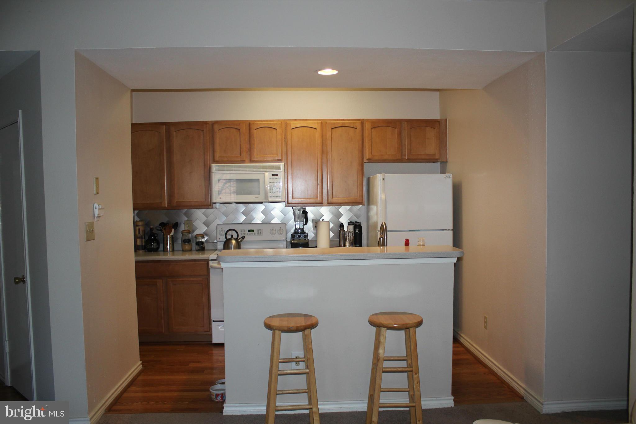 PENDERBROOK SQUARE CONDOMINIUMS - Residential Lease