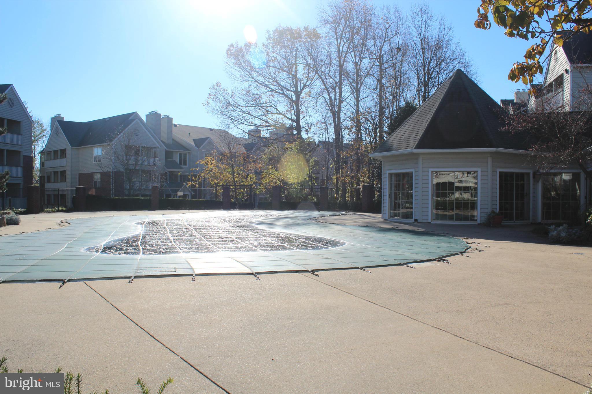 PENDERBROOK SQUARE CONDOMINIUMS - Residential Lease