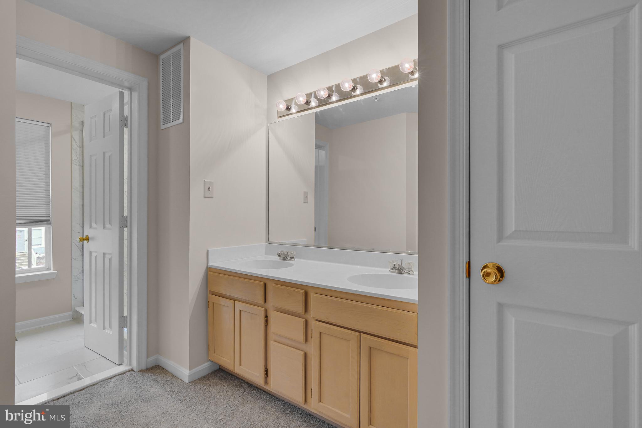 RUSSETT - Residential