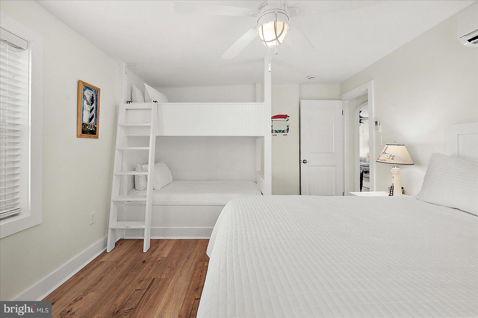 SNUG HARBOR - Residential