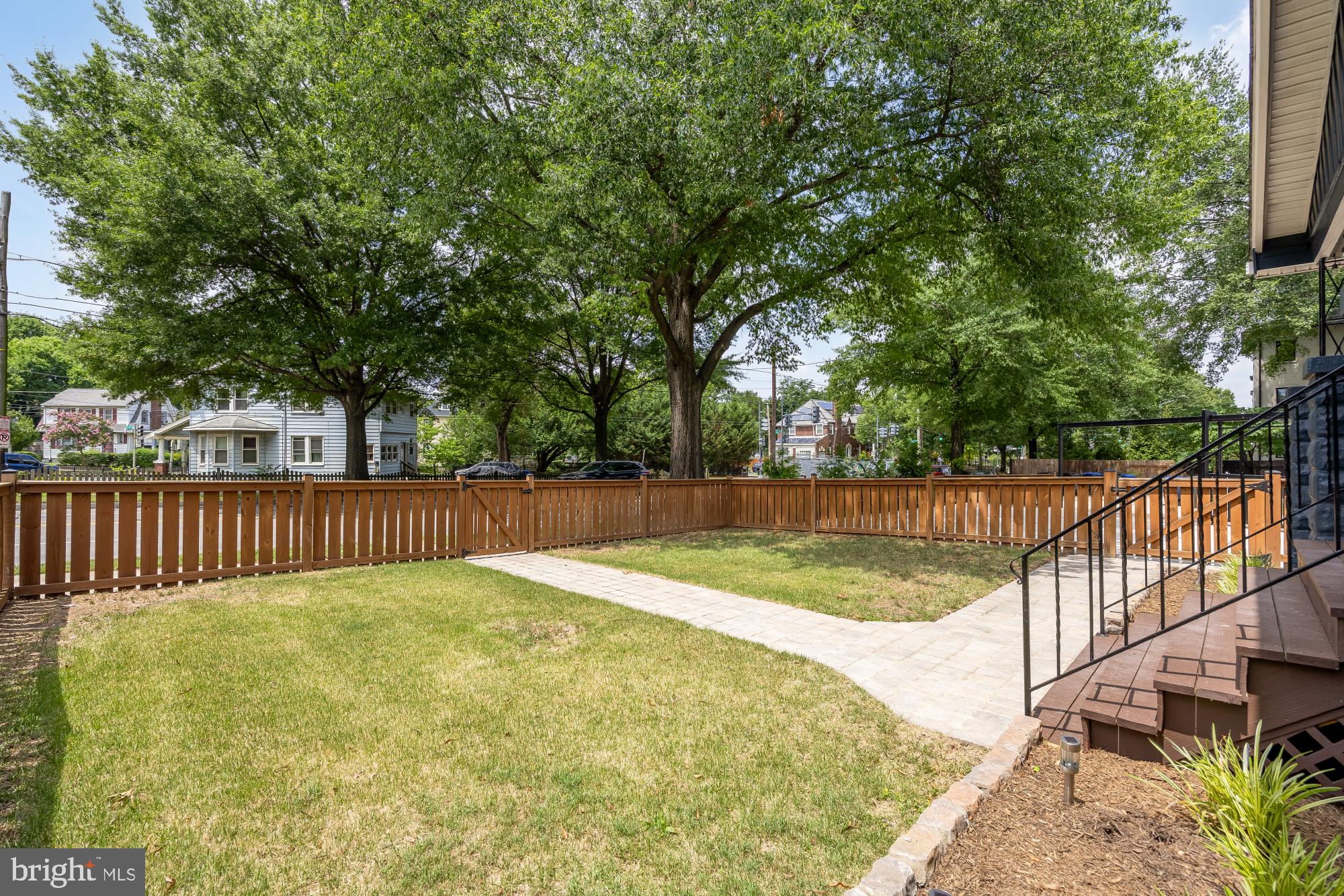 3517 SOUTH DAKOTA AVENUE NE