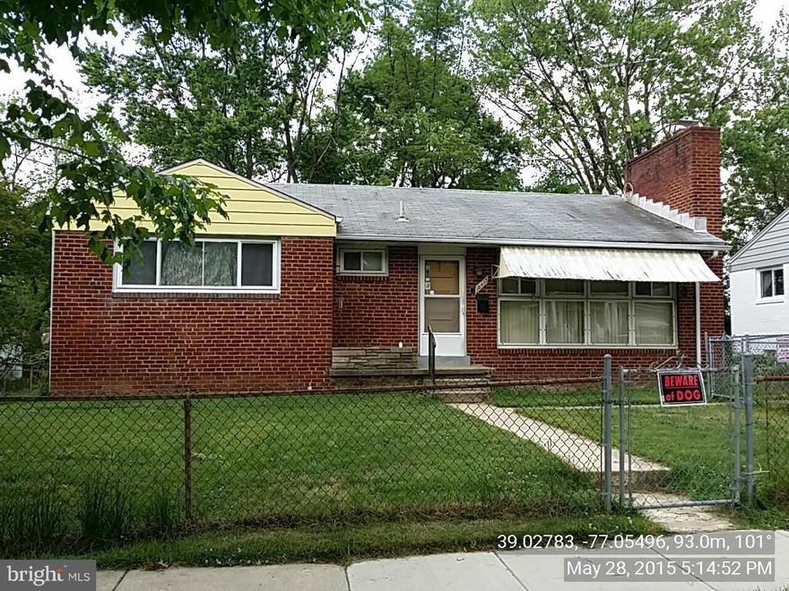 Rancher in Silver Spring - You can not ask for a more convenient location - Great living and all on one level with a nice partly fenced yard. The home has lots of potential. This is being marketed via an online auction. Sold as is, where is. Occupied sale.