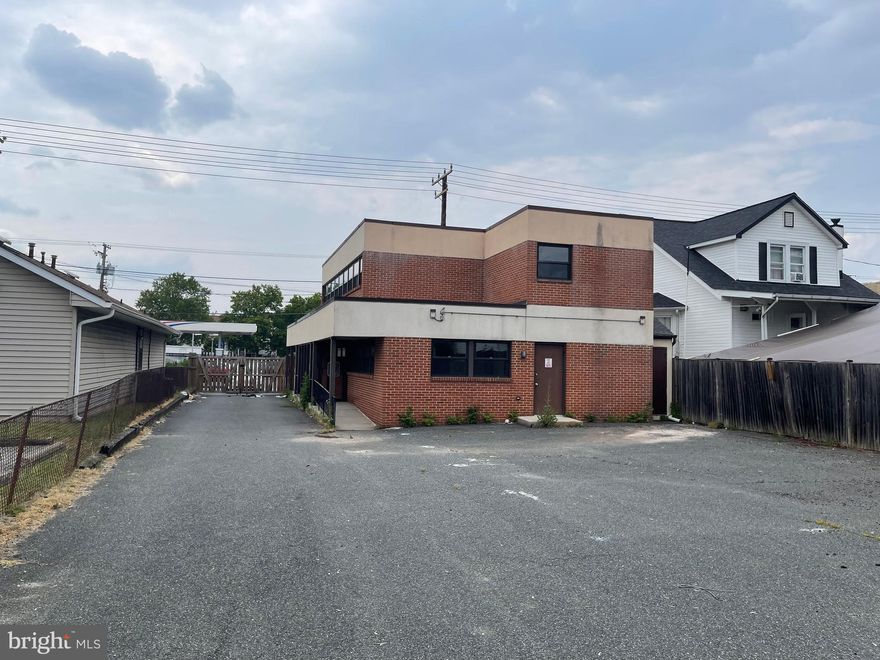 Commercial property available for Lease! Fully built out! Prime location on eastern blvd. Zoned commercial, can be used for many purposes including offices, health care, hi tech, HR, etc, plenty of parking spaces. Very private and secured. Inside can be altered as per tenant requirement. Private back yard. 2 levels with multiple exits. Main level - 2 baths, 9 rooms potentially, 1 kitchen,  potential plumbing.  Upstairs - Hallway, 6 rooms , 2 bath, 2 exits ,1 long hallway. Huge backyard, property fenced. Tenant pays cam charges.