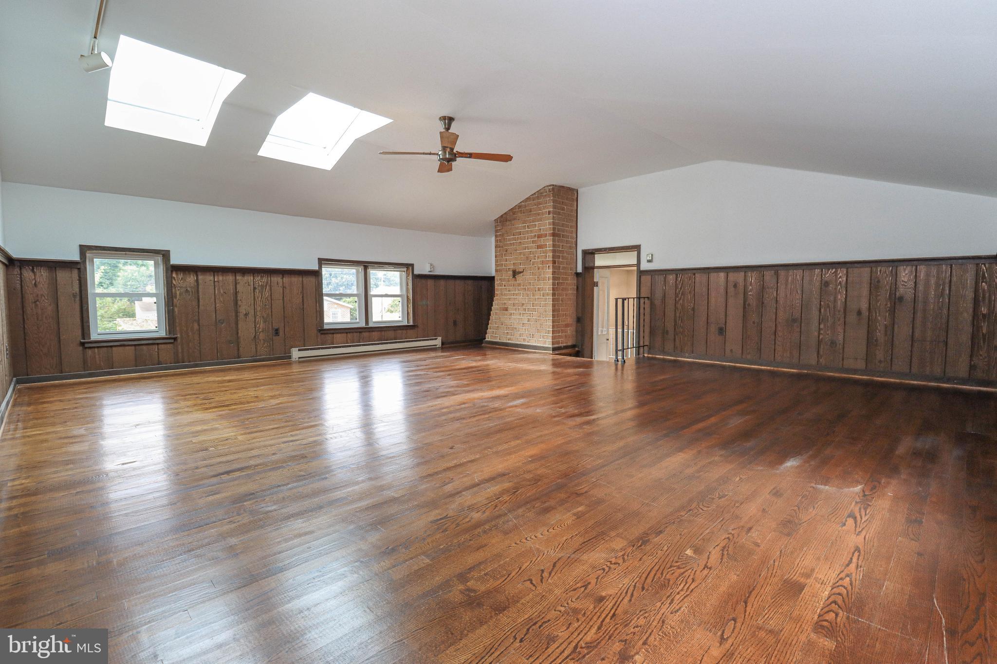 LAUREL RIDGE - Residential