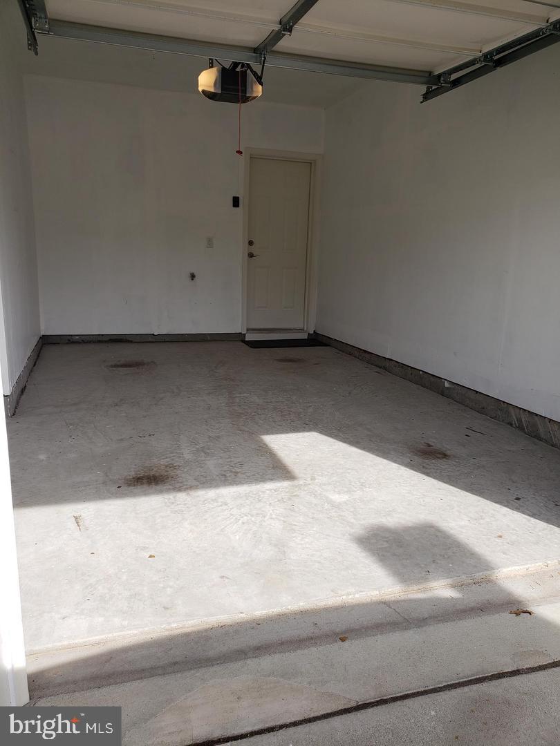 RESIDENCES AT CHERRY HILL - Residential Lease