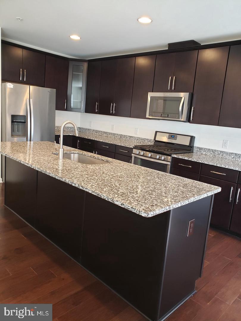 RESIDENCES AT CHERRY HILL - Residential Lease