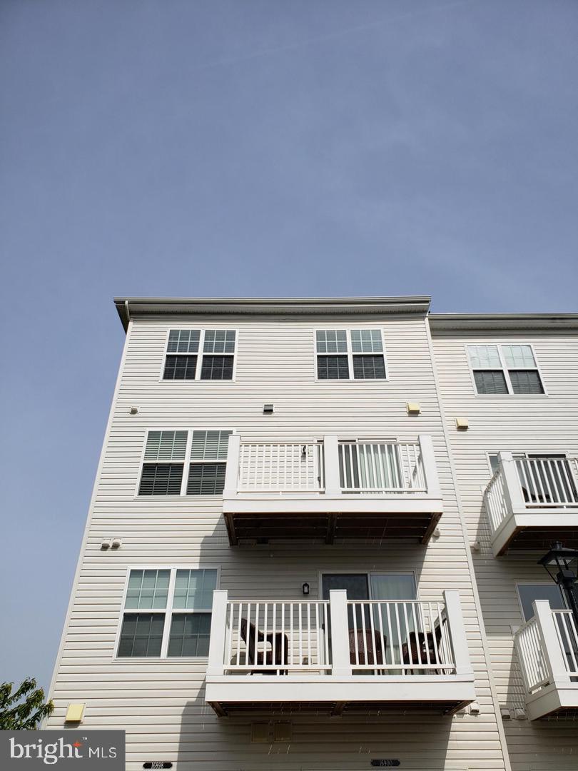 RESIDENCES AT CHERRY HILL - Residential Lease