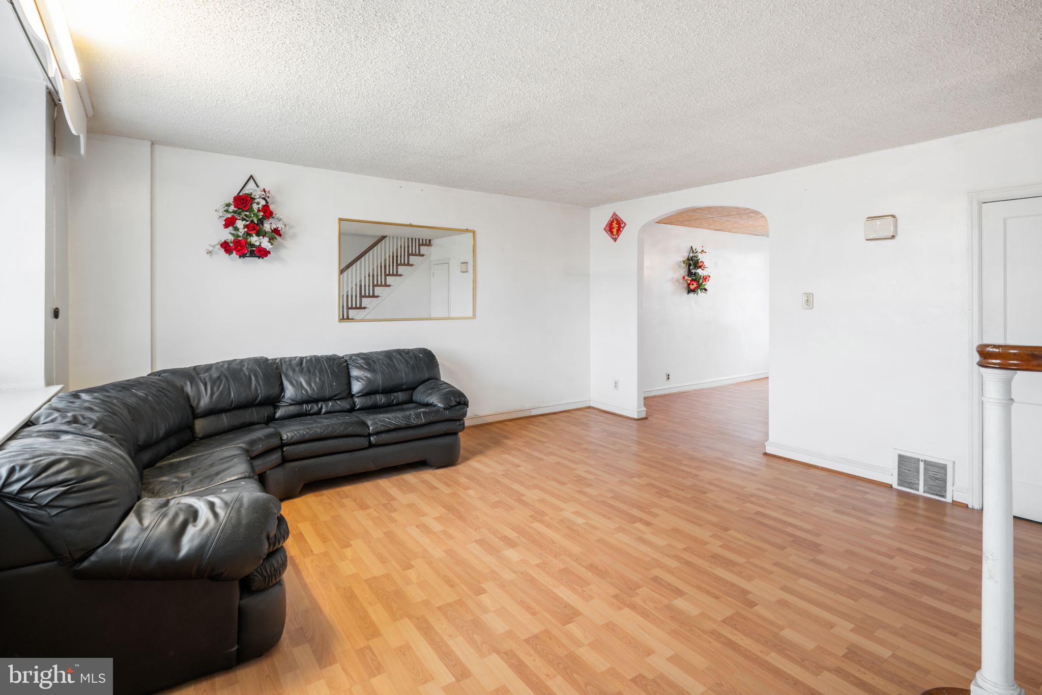 LAWNDALE - Residential