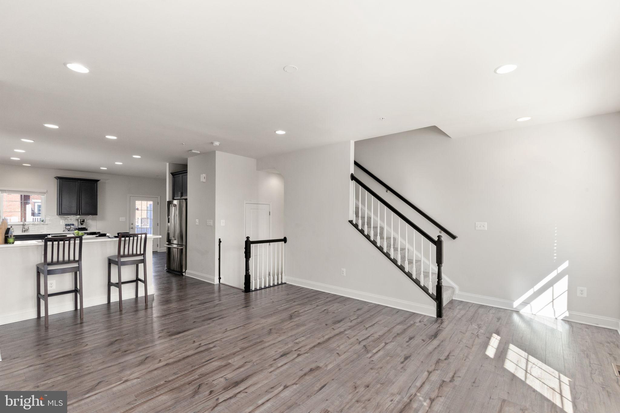 STRAWBRIDGE COMMONS - Residential