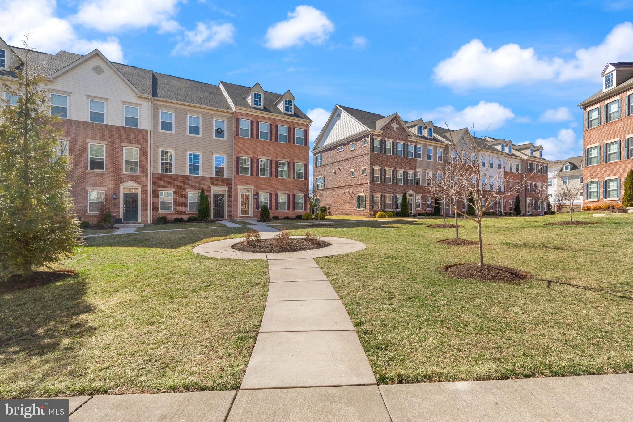 STRAWBRIDGE COMMONS - Residential