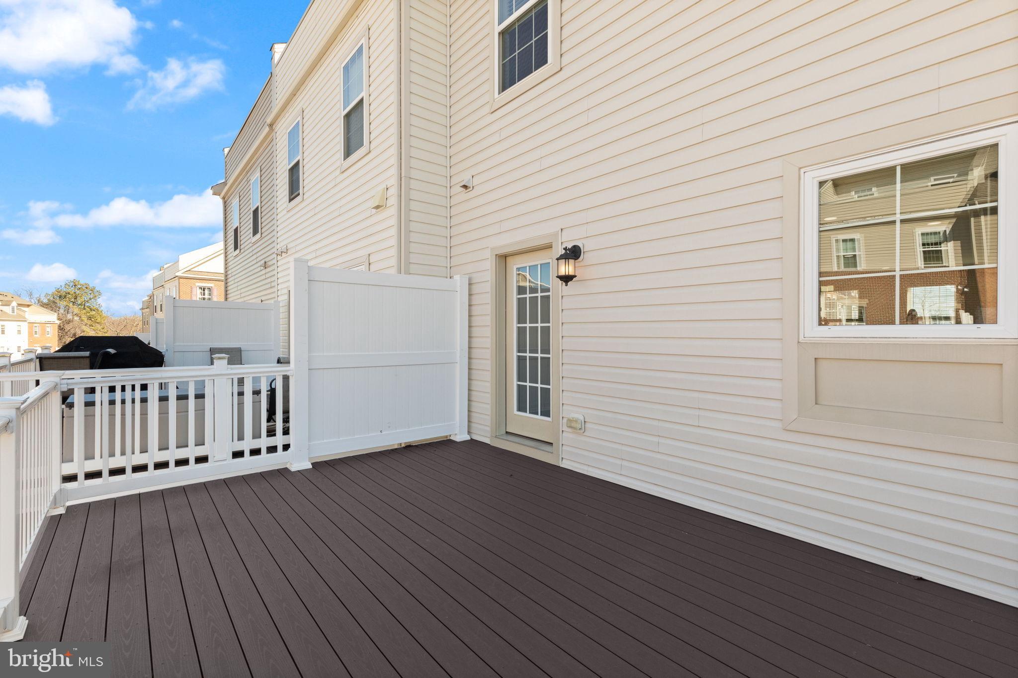 STRAWBRIDGE COMMONS - Residential