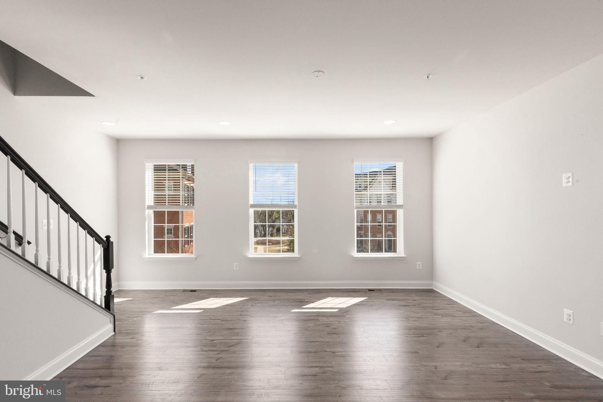 STRAWBRIDGE COMMONS - Residential