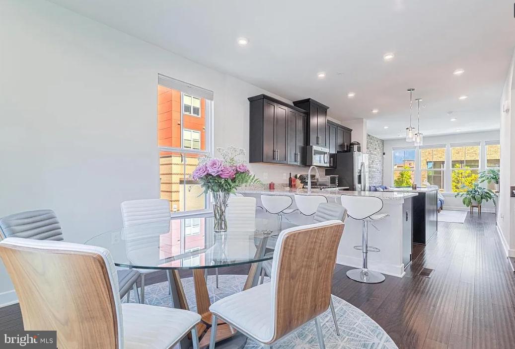 EDITORS PARK - Residential Lease