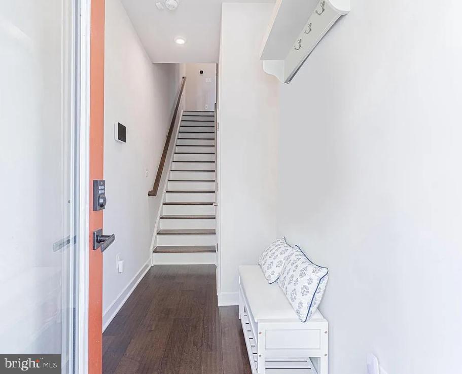 EDITORS PARK - Residential Lease