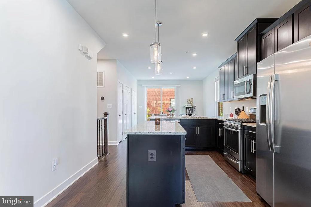 EDITORS PARK - Residential Lease