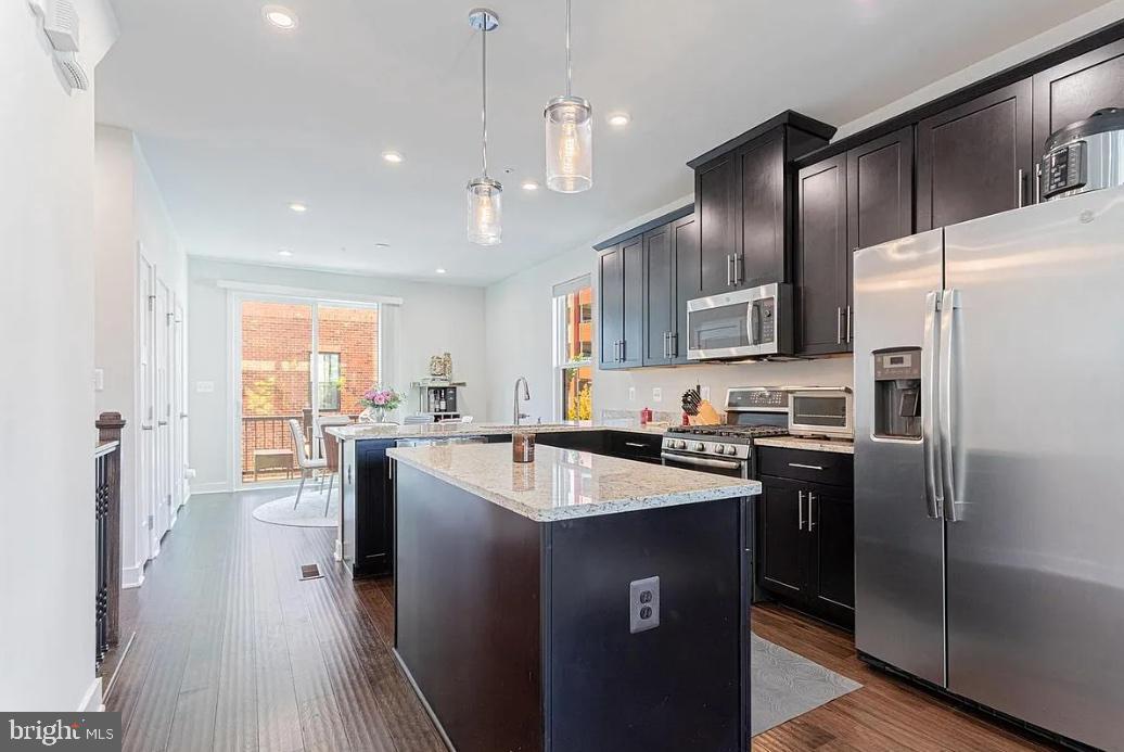 EDITORS PARK - Residential Lease