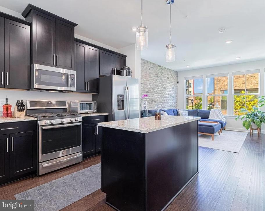 EDITORS PARK - Residential Lease