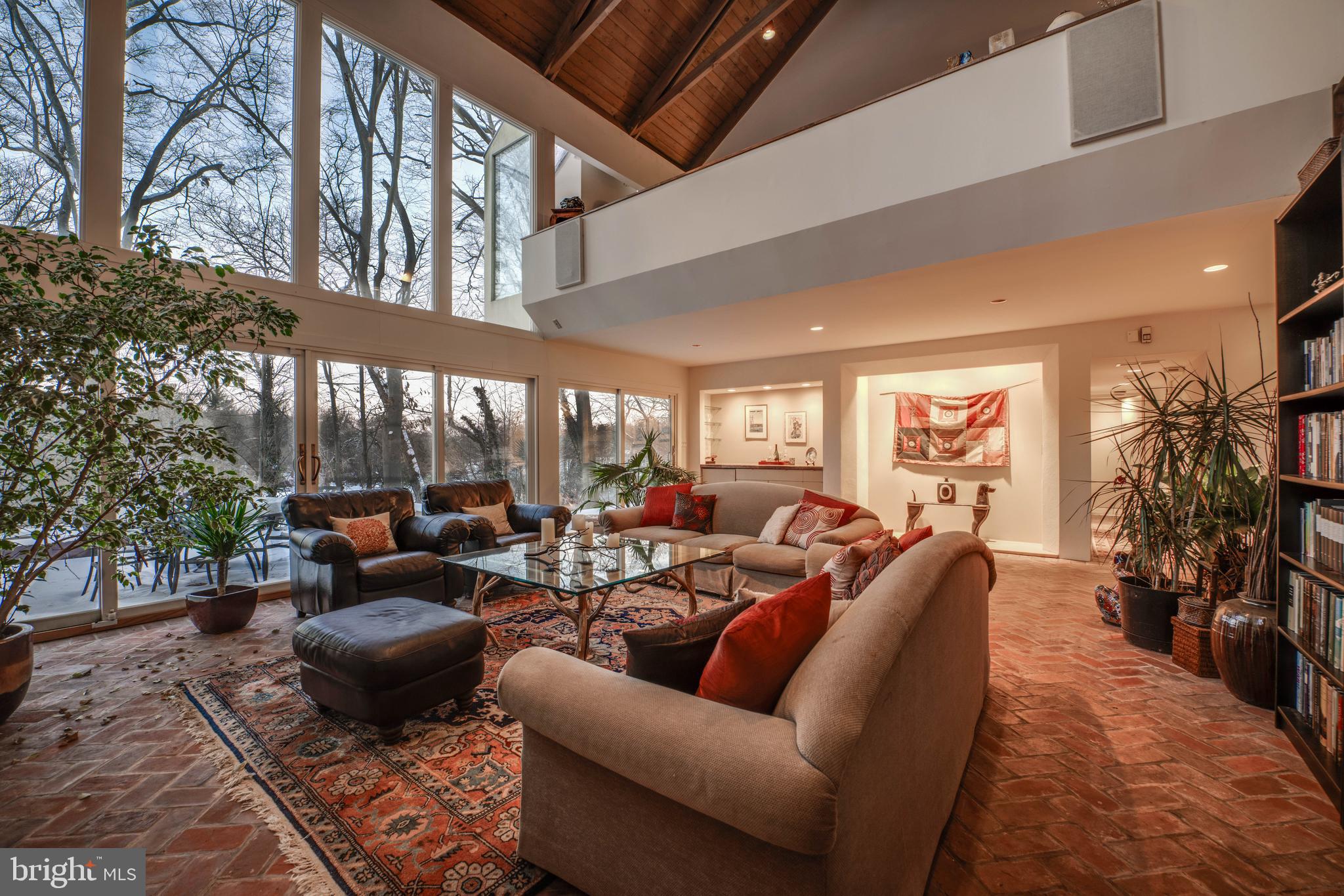 LAKE ROLAND - Residential