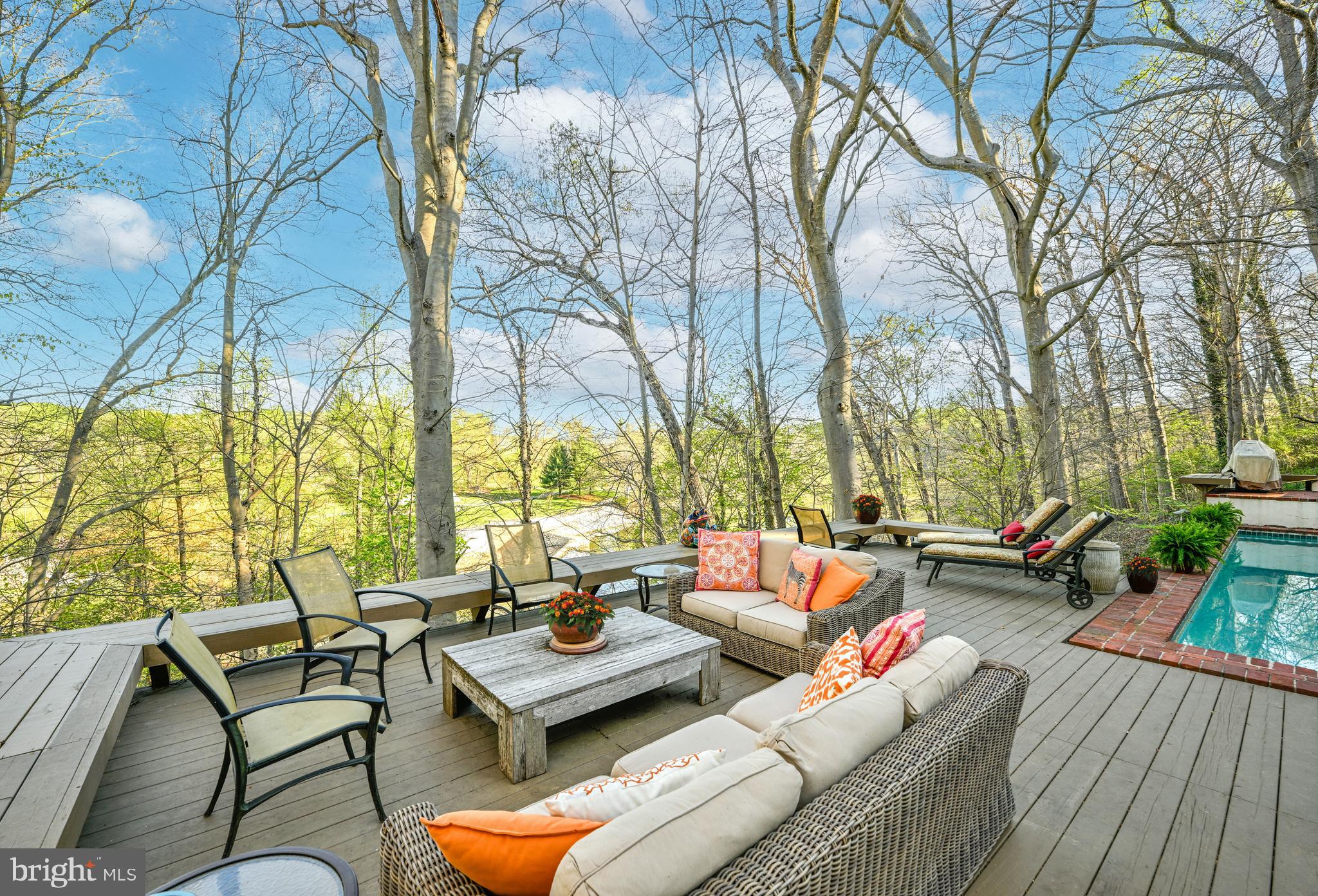 LAKE ROLAND - Residential