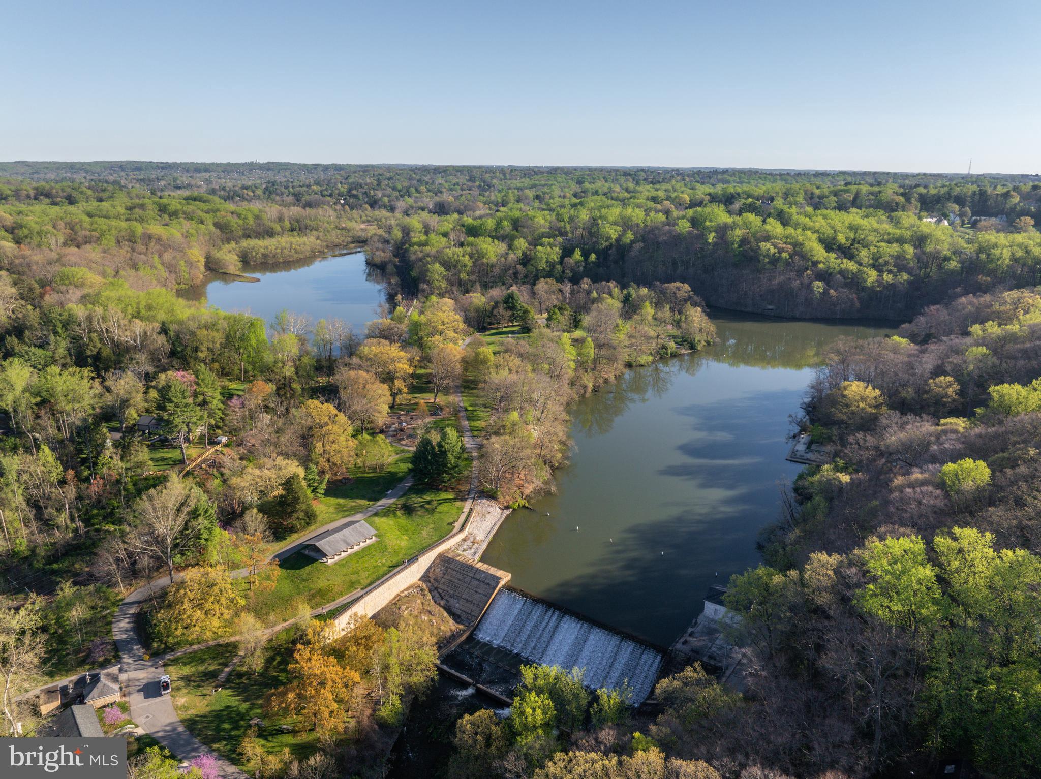 LAKE ROLAND - Residential