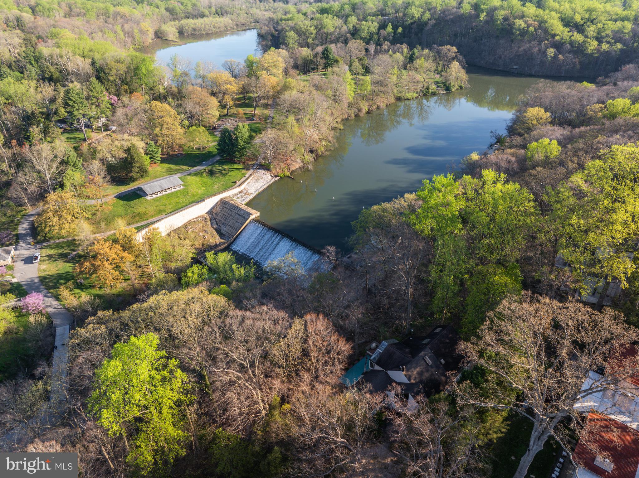 LAKE ROLAND - Residential