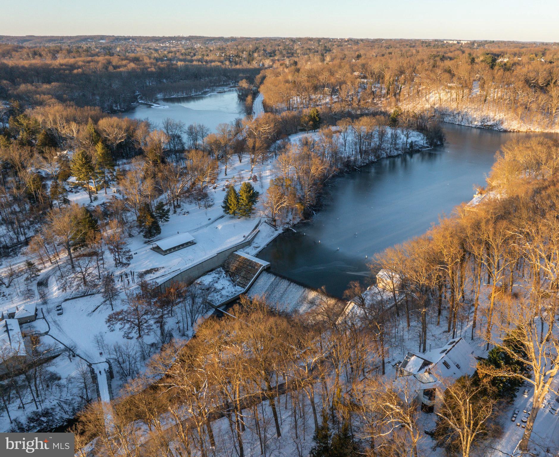 LAKE ROLAND - Residential