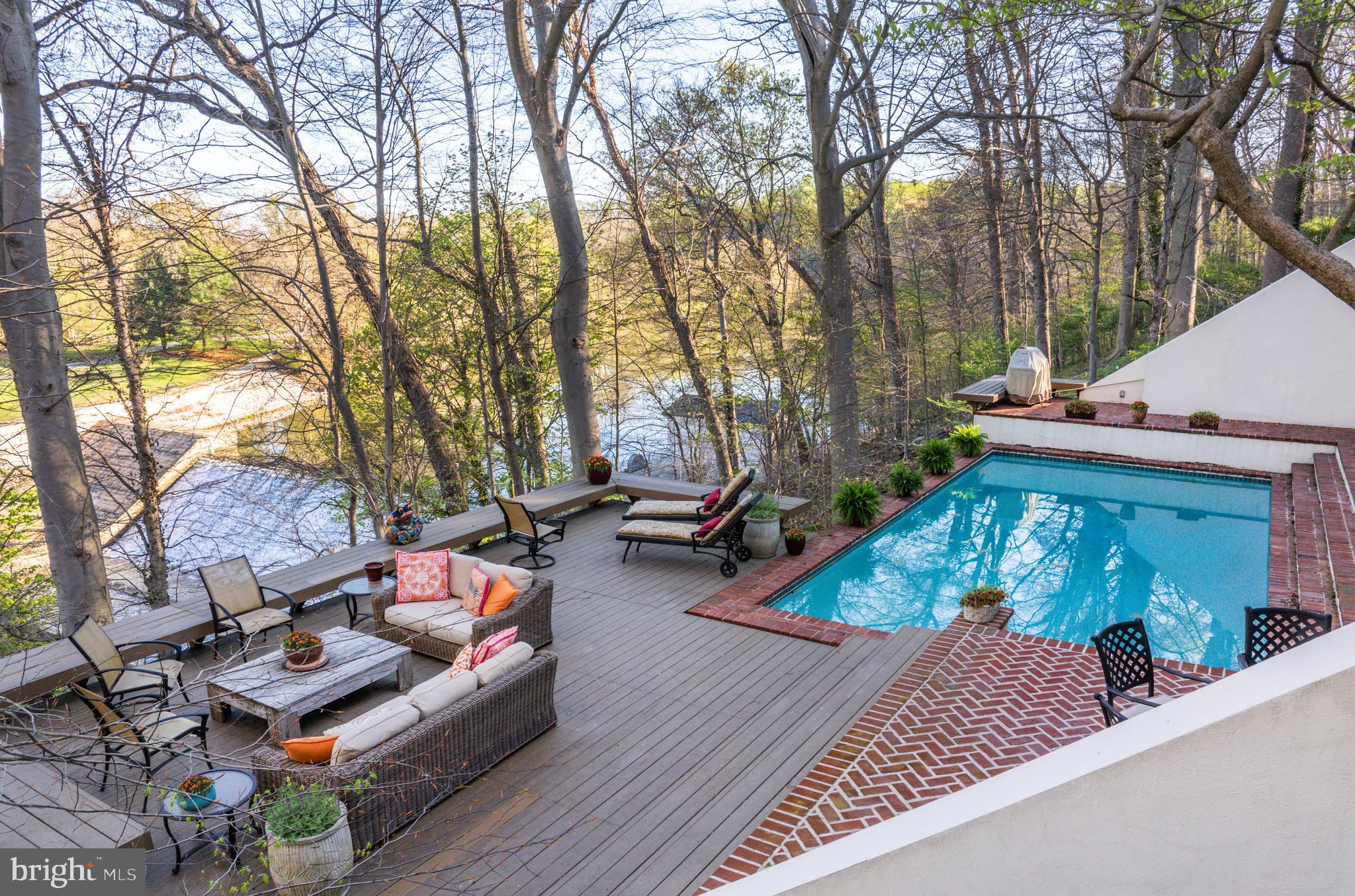 LAKE ROLAND - Residential