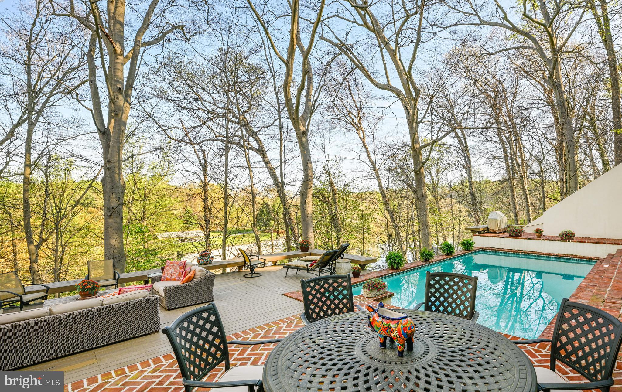 LAKE ROLAND - Residential