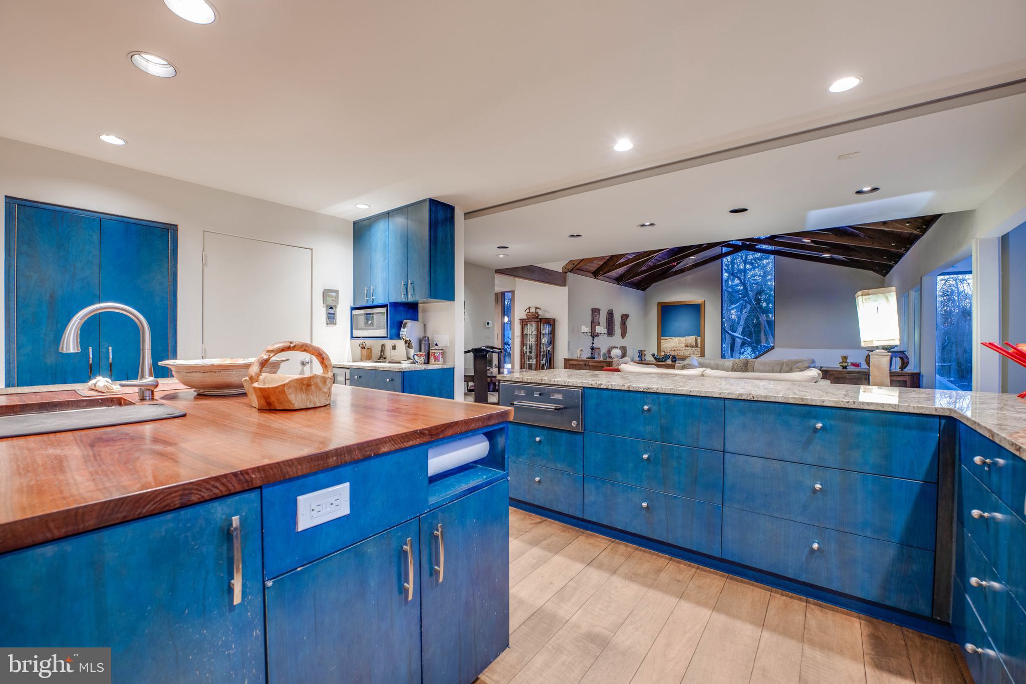 LAKE ROLAND - Residential