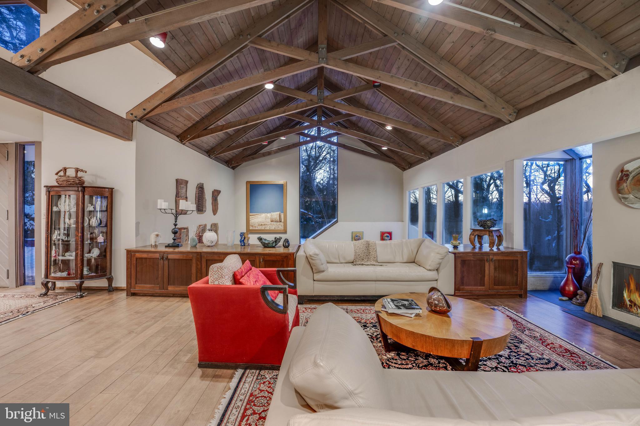 LAKE ROLAND - Residential