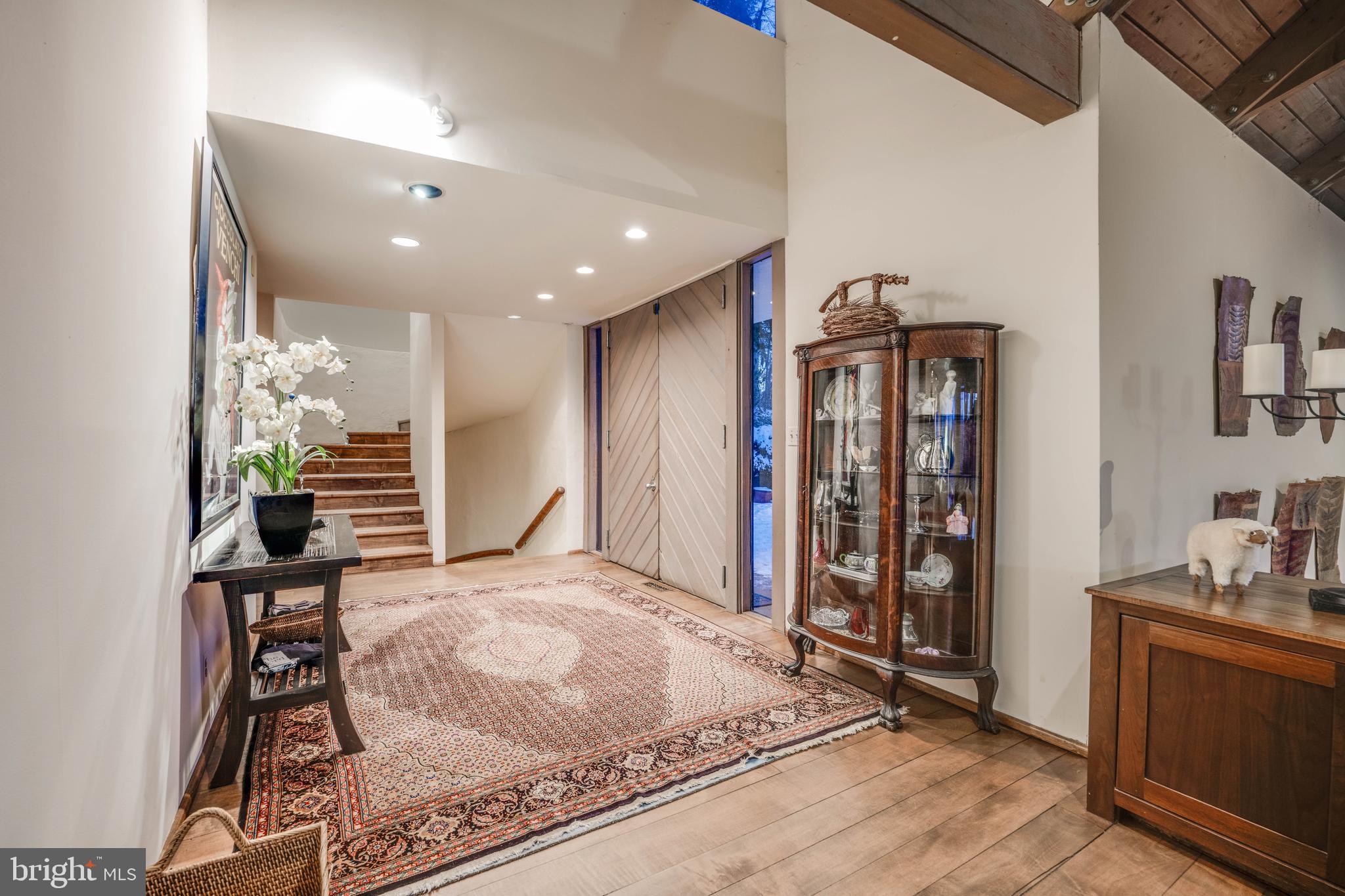 LAKE ROLAND - Residential