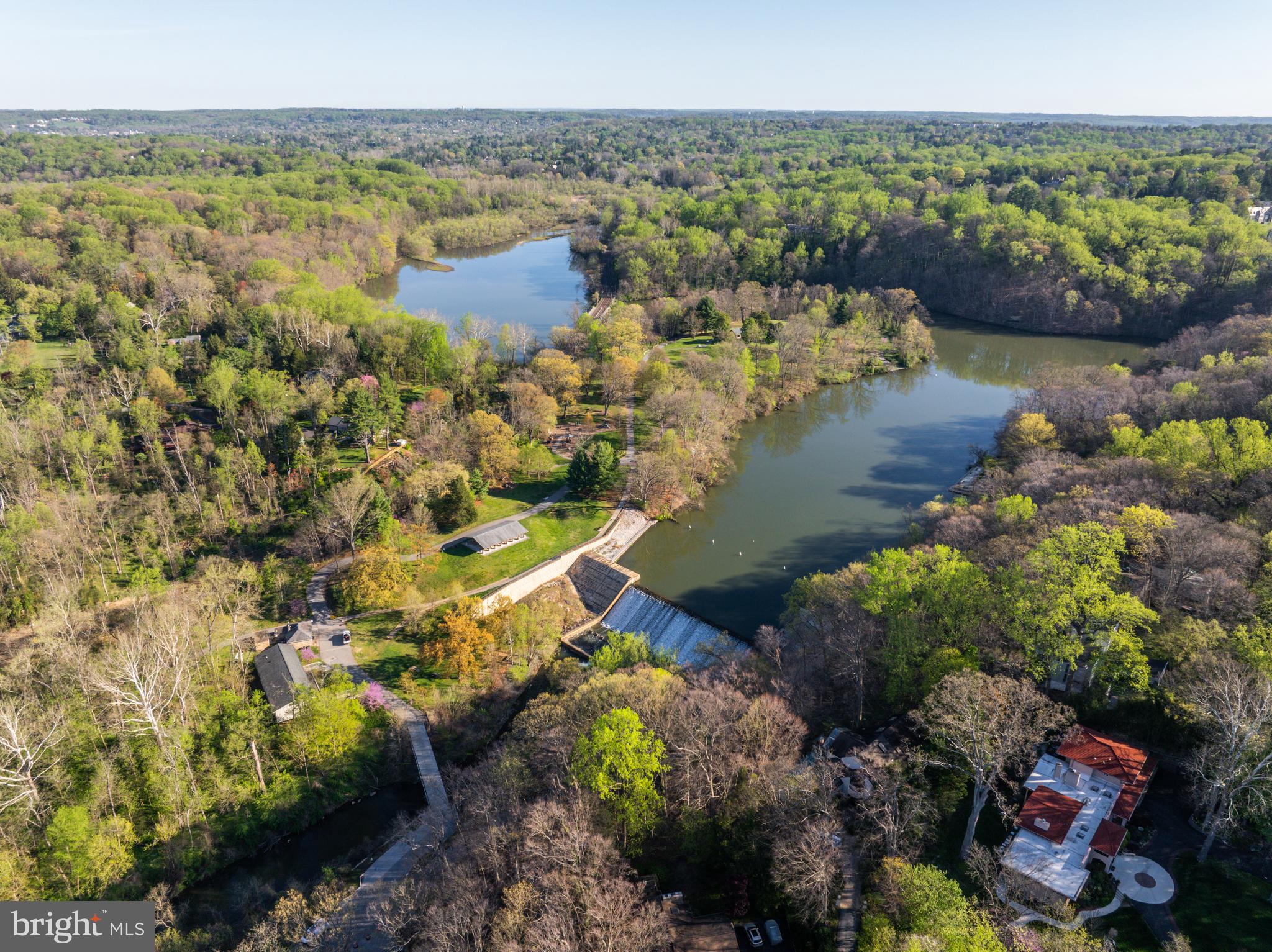 LAKE ROLAND - Residential