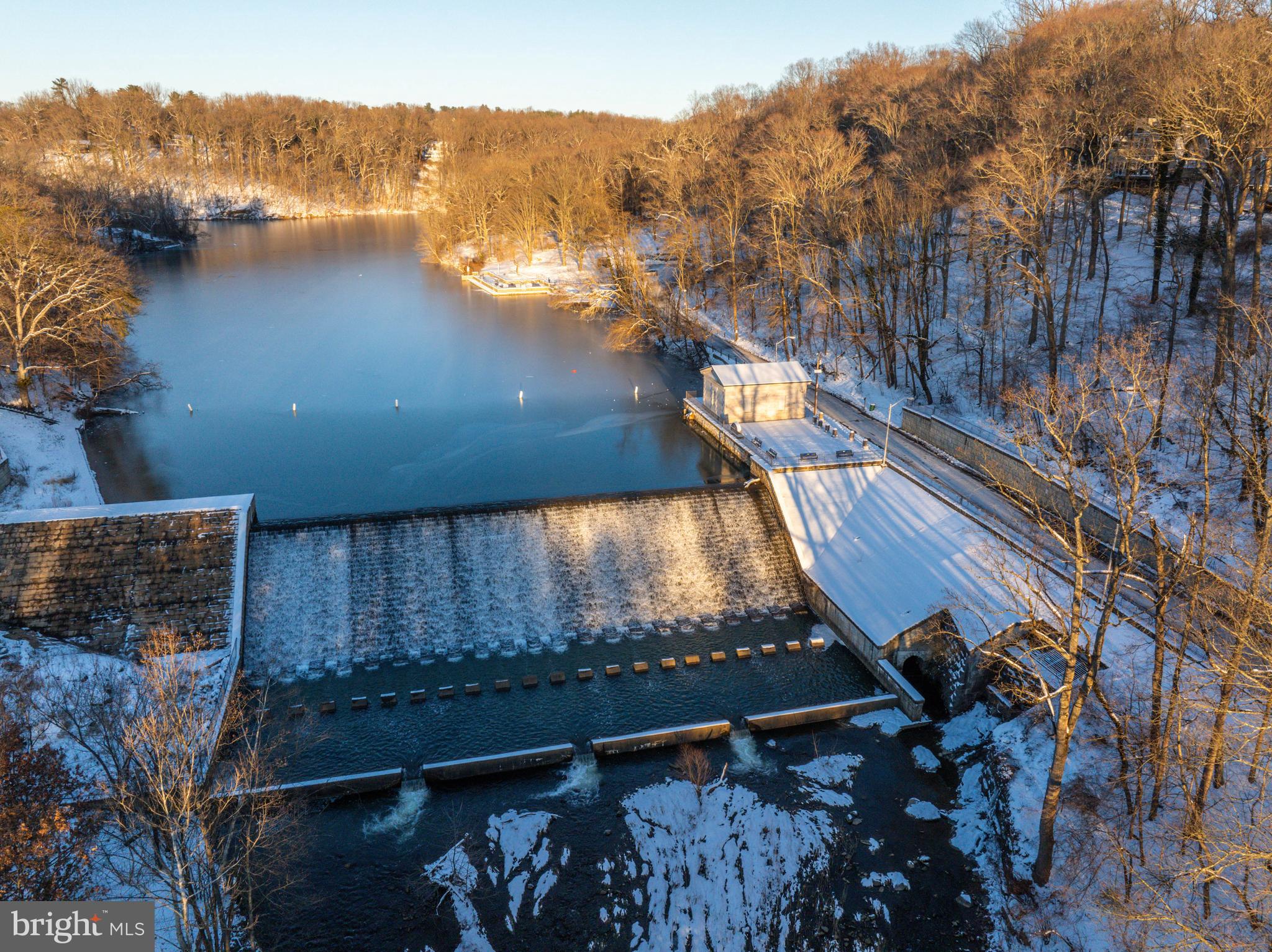 LAKE ROLAND - Residential