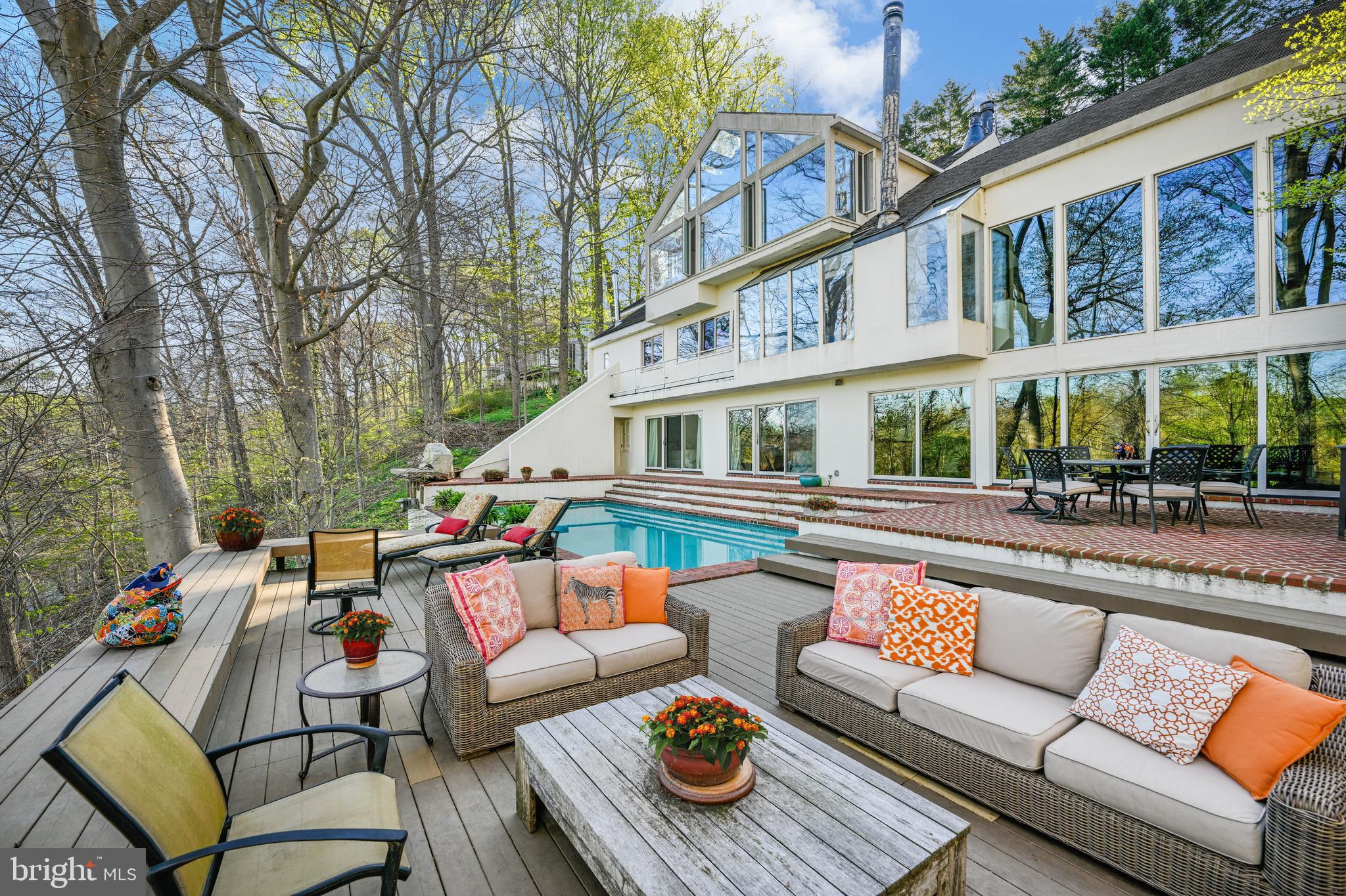 LAKE ROLAND - Residential