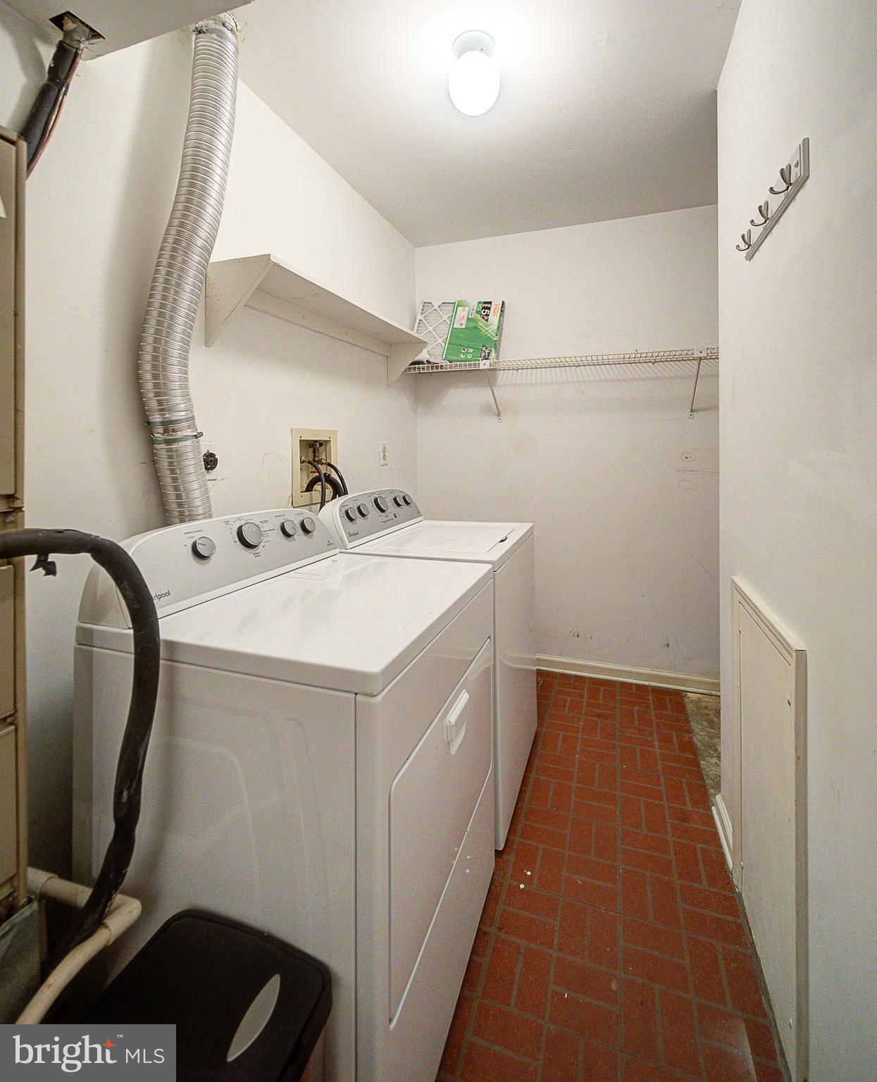 SAW MILL VALLEY - Residential