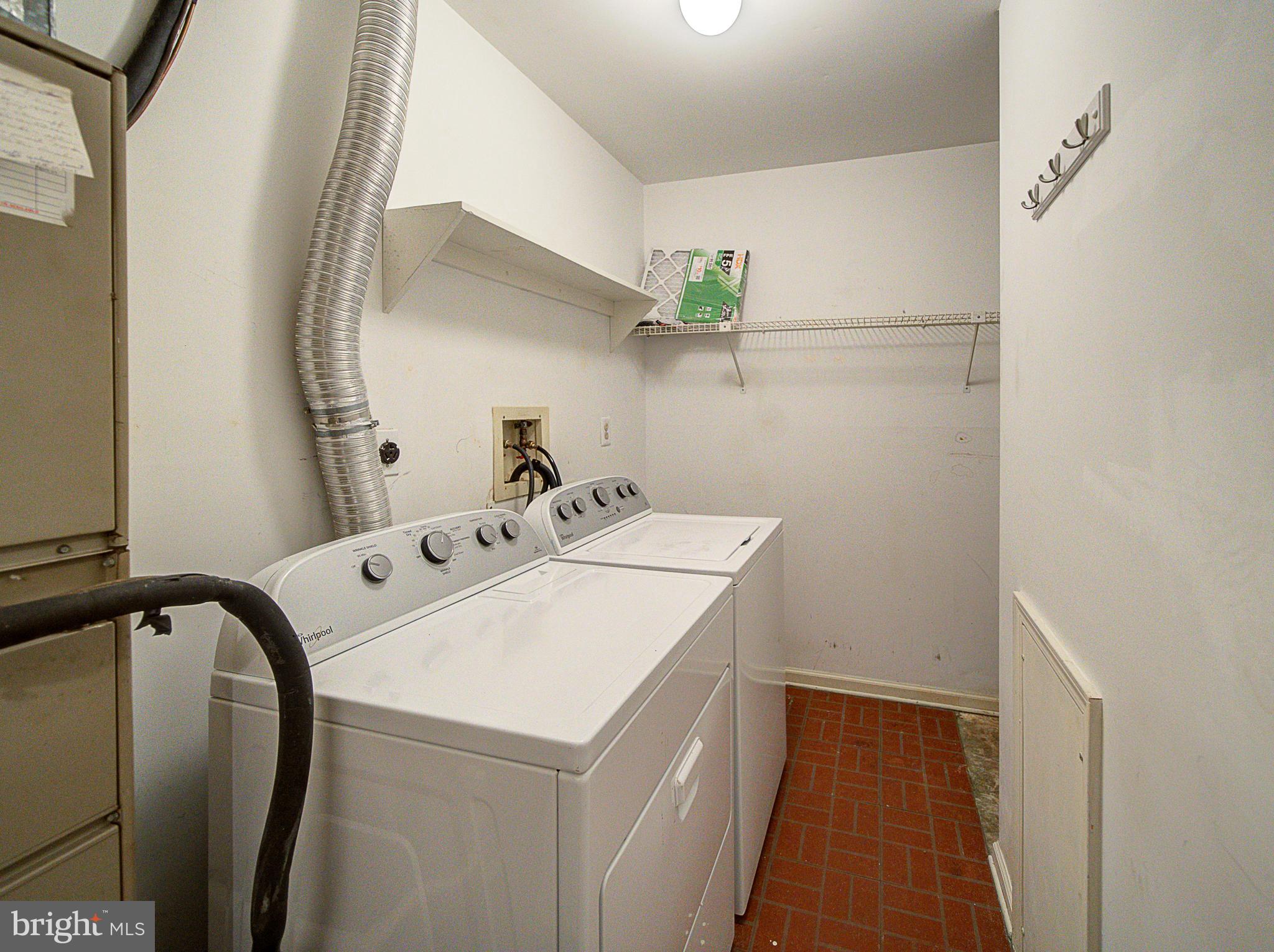 SAW MILL VALLEY - Residential