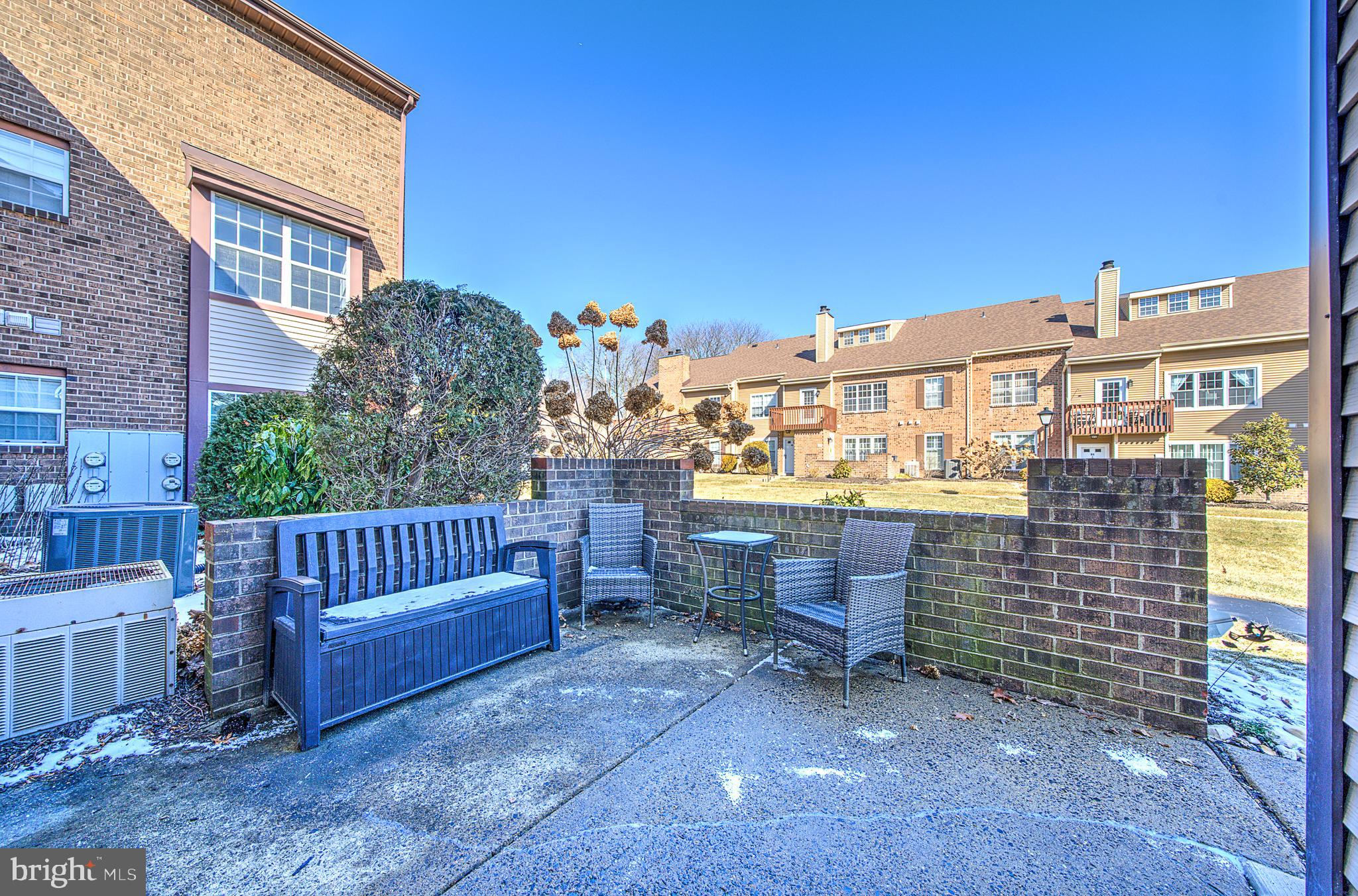 SAW MILL VALLEY - Residential