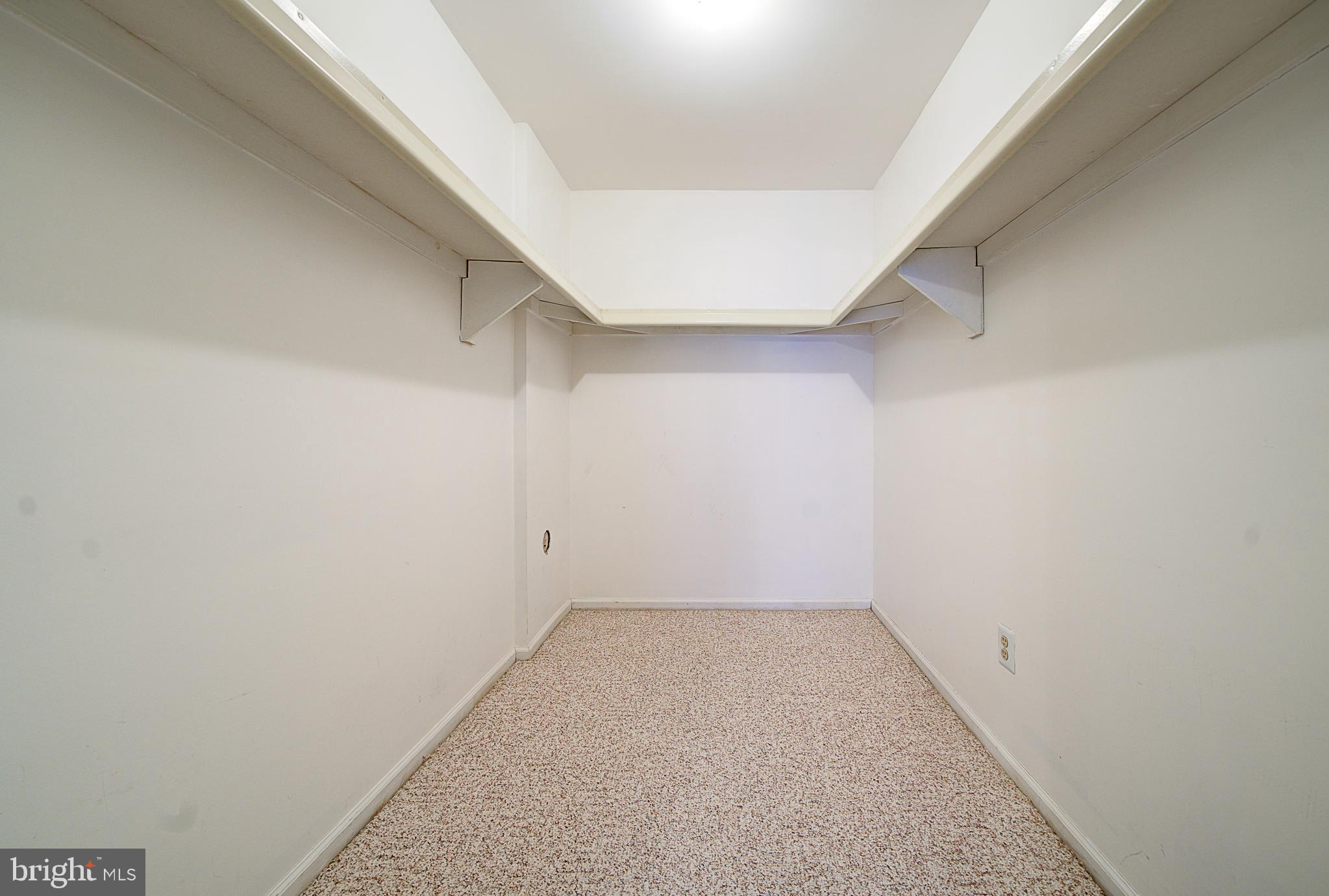 SAW MILL VALLEY - Residential